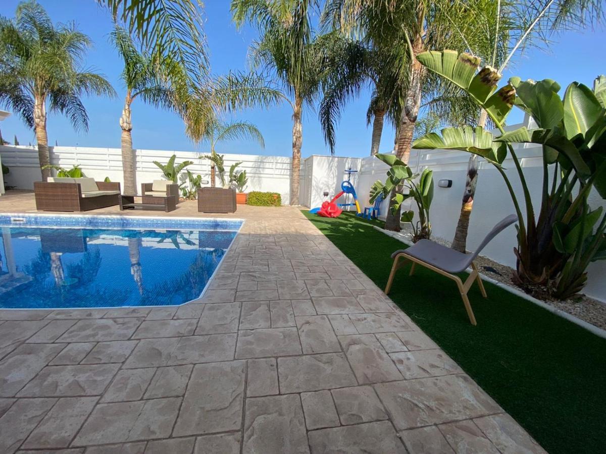 Villa Angel - Exotic Villa 200M From Beach Paralimni Dış mekan fotoğraf