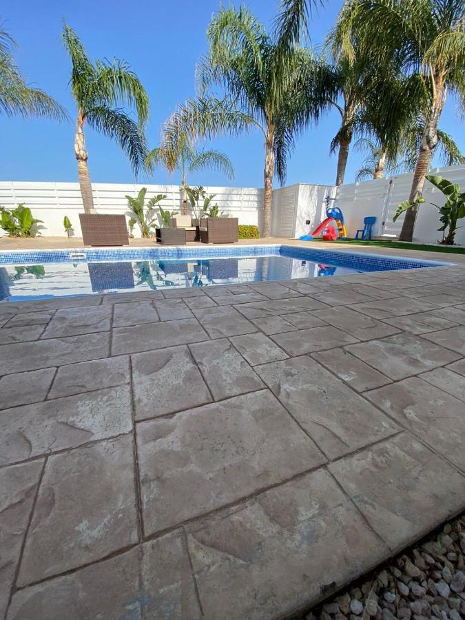 Villa Angel - Exotic Villa 200M From Beach Paralimni Dış mekan fotoğraf