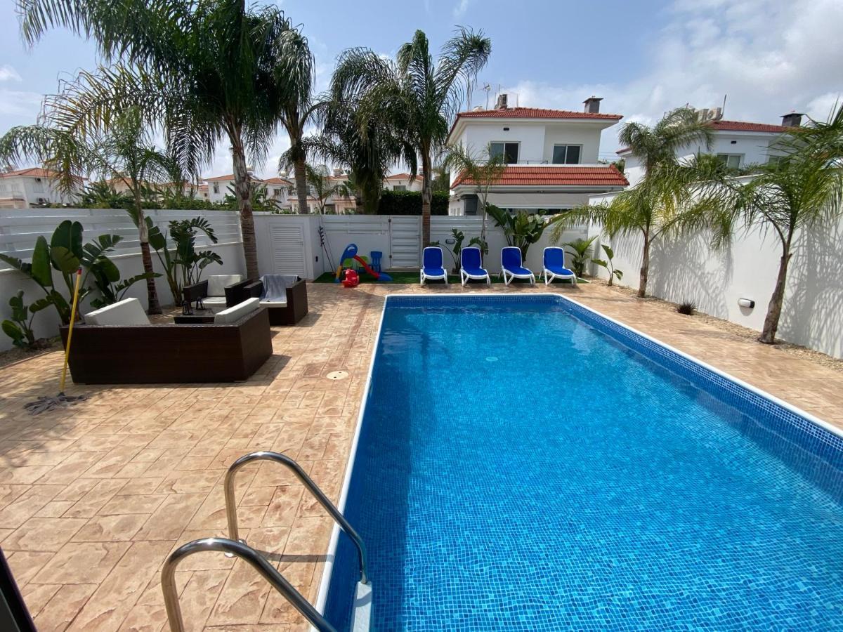 Villa Angel - Exotic Villa 200M From Beach Paralimni Dış mekan fotoğraf
